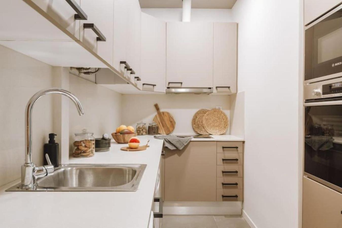 Ulindi - 2 Bedroom With Balcony In Eixample Esquerra *