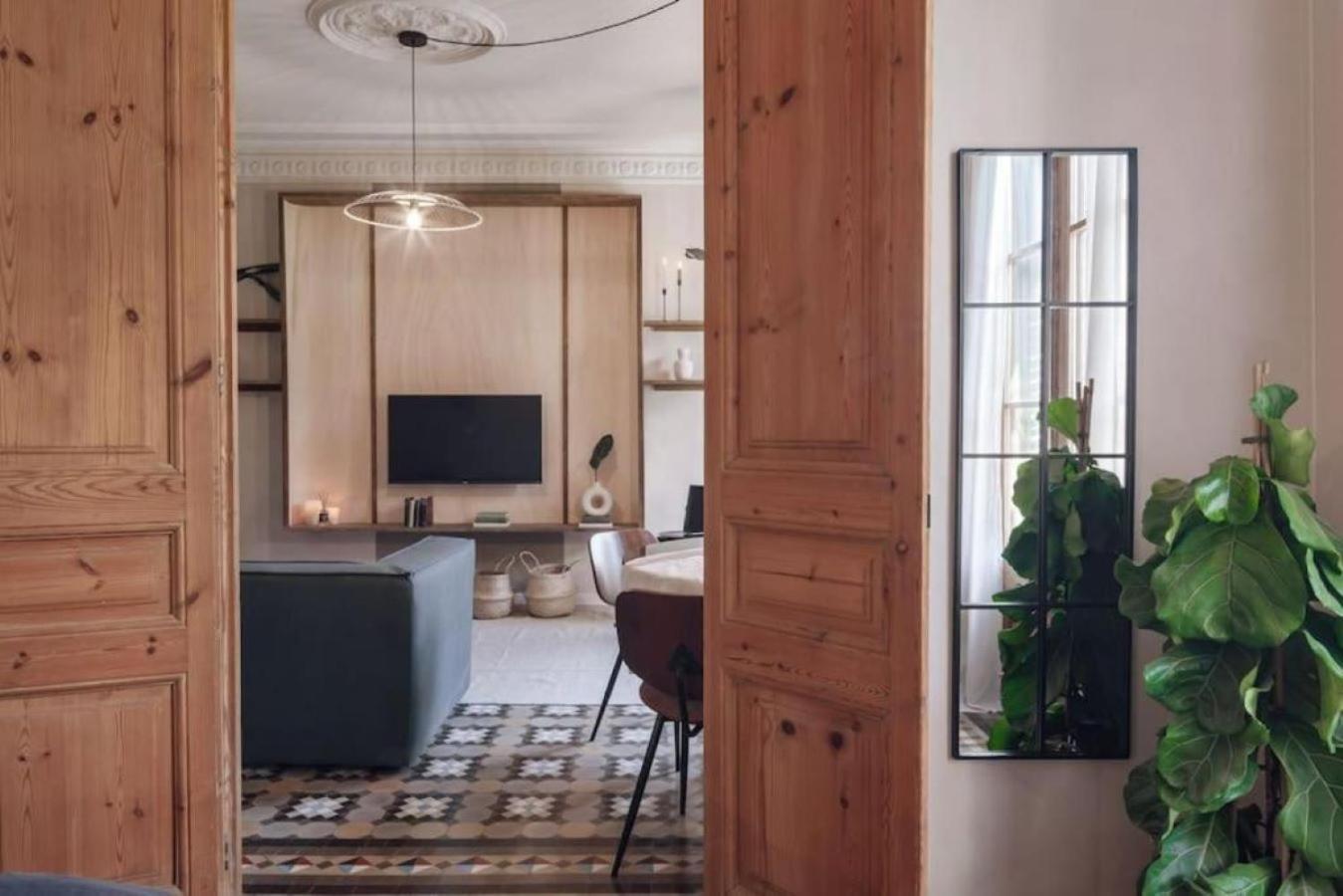 Ulindi - 2 Bedroom With Balcony In Eixample Esquerra