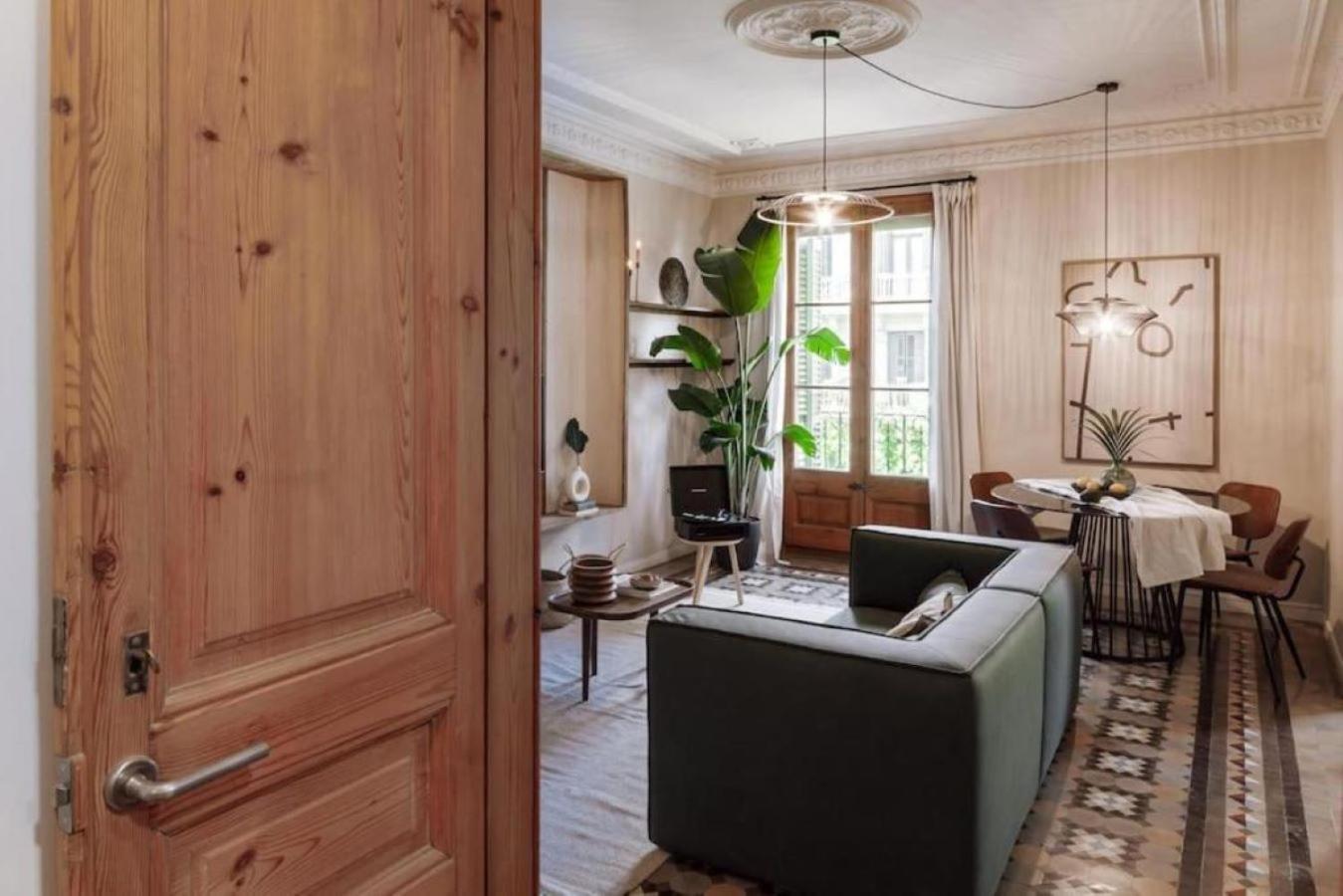 Ulindi - 2 Bedroom With Balcony In Eixample Esquerra Apartment