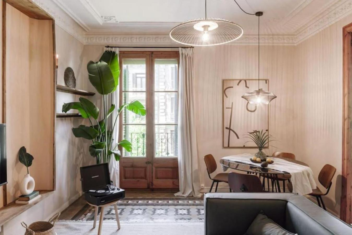 Ulindi - 2 Bedroom With Balcony In Eixample Esquerra Apartment *