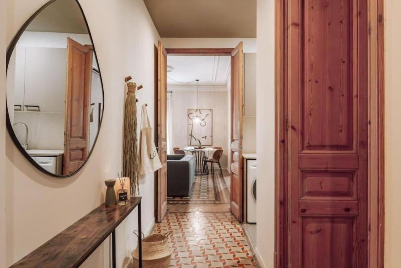 Ulindi - 2 Bedroom With Balcony In Eixample Esquerra *
