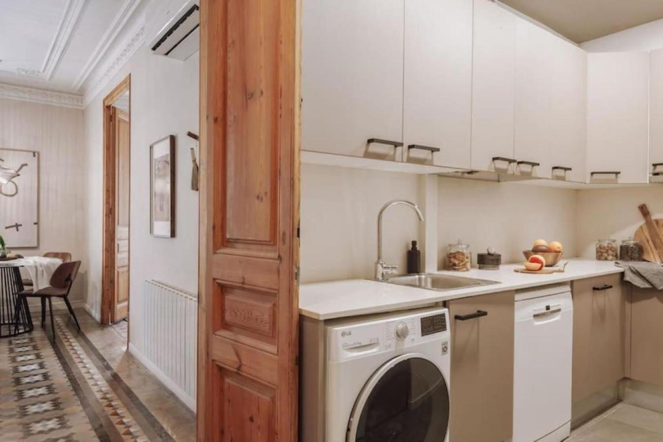 Apartment Ulindi - 2 Bedroom With Balcony In Eixample Esquerra