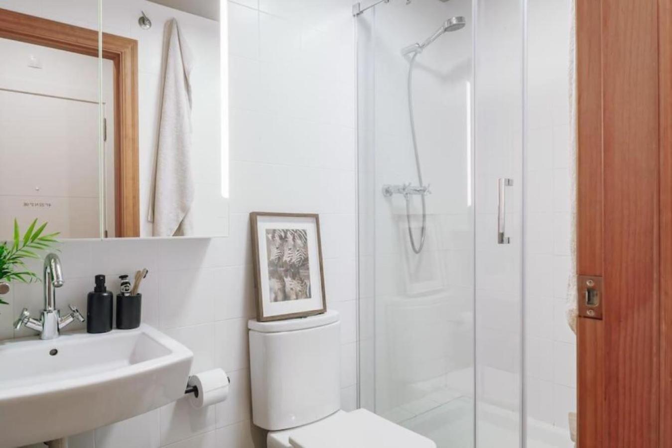Appartement Ulindi - 2 Bedroom With Balcony In Eixample Esquerra Barcelona