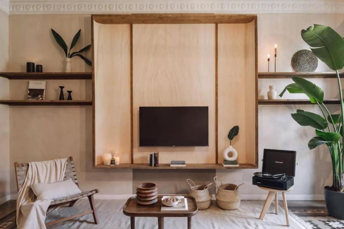Ulindi - 2 Bedroom With Balcony In Eixample Esquerra Barcelona